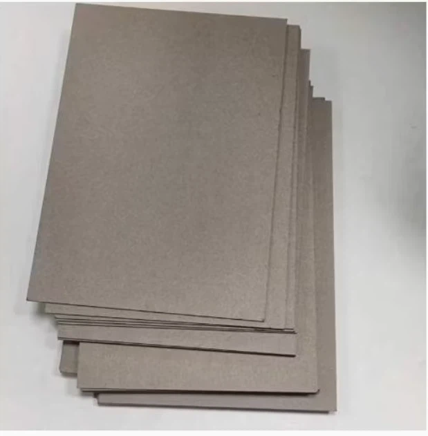 Kardus kertas abu -abu mendaur ulang massal